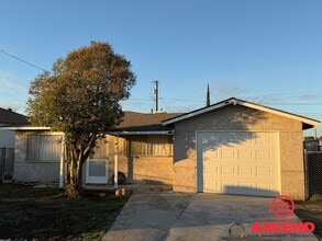 Building Photo - 3 Bedroom Home in East Bakersfield