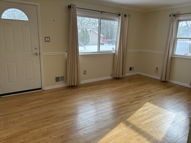 Living Room - 30757 Fairfax St