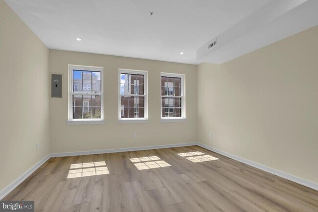 Building Photo - 2670 Braddock St