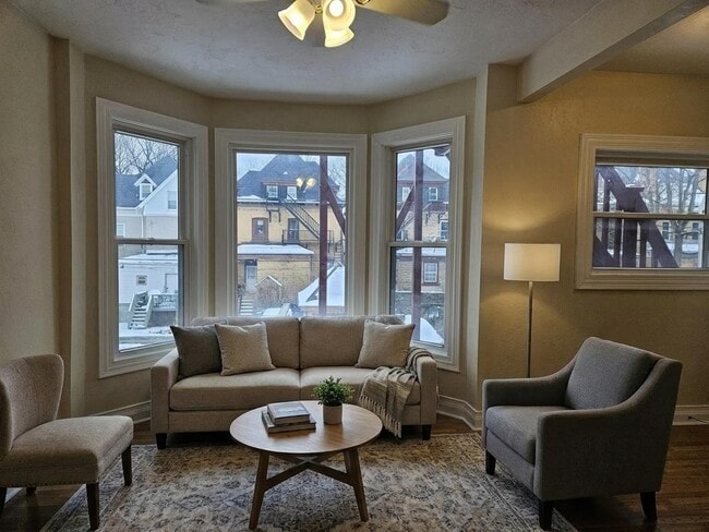 Building Photo - 246 S St Clair St