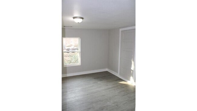 Building Photo - 920 Dubois St