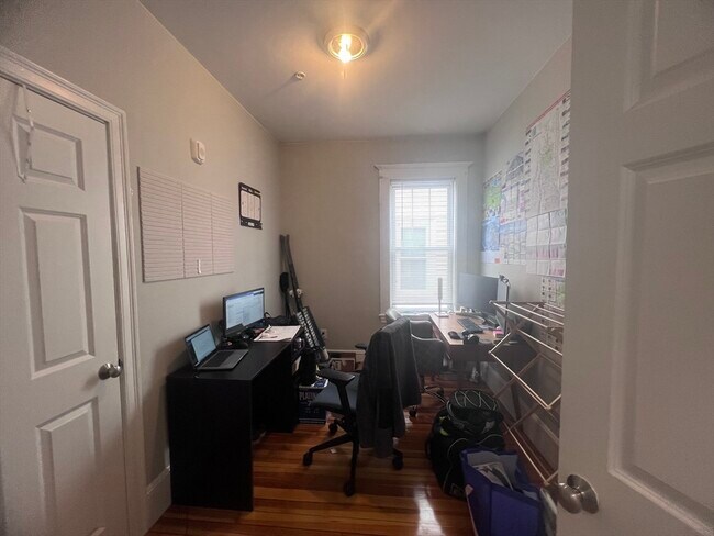 Building Photo - 247 L St