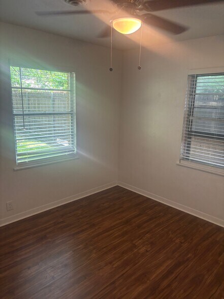 Building Photo - 605 N Joyce St