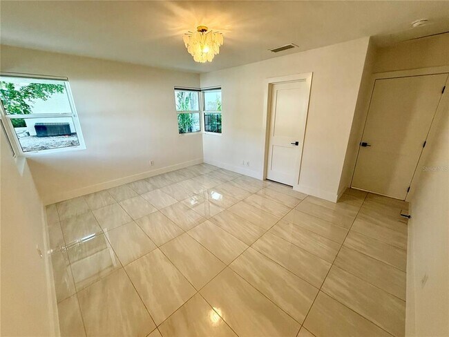 Building Photo - 1359 Harbor Dr