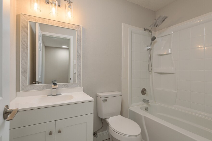 Building Photo - 2700 Bayshore Blvd