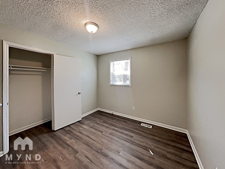 Building Photo - 5924 Sutton Dr