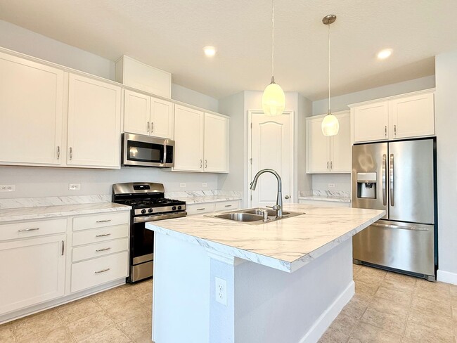 Building Photo - Lifestyle upgrade: Sleek 3Bedrooms/2Baths home in Leesburg’s Seasons at Hillside!