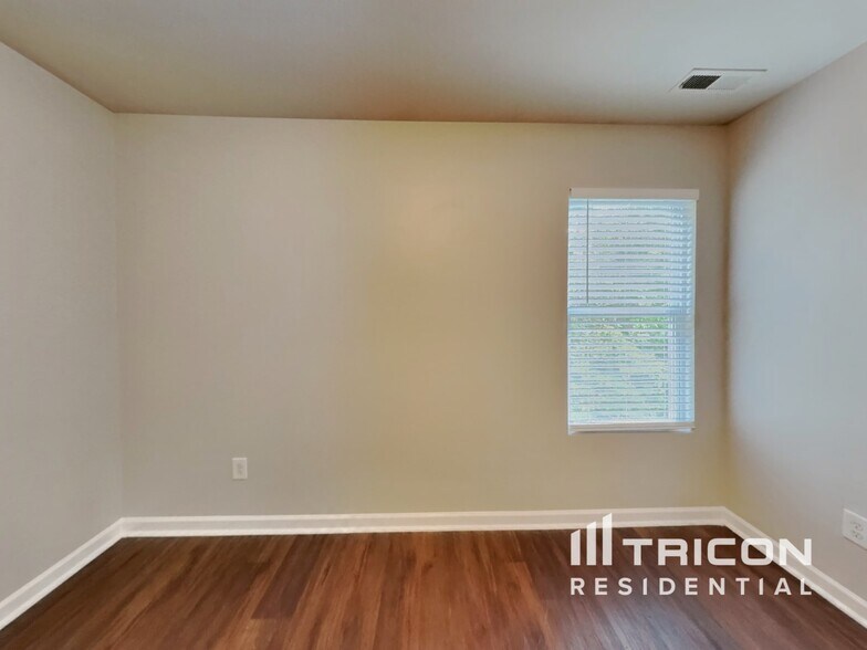 Building Photo - 264 Farrington Dr