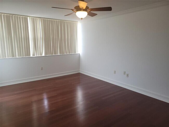 Building Photo - 2 bedroom in North Miami Beach FL 33160