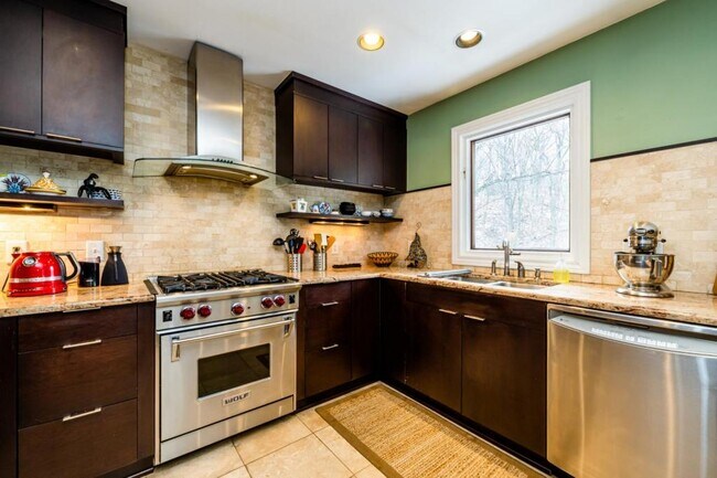Building Photo - 9431 Dunewood Dr
