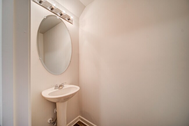 Building Photo - 300 Coverly Ct