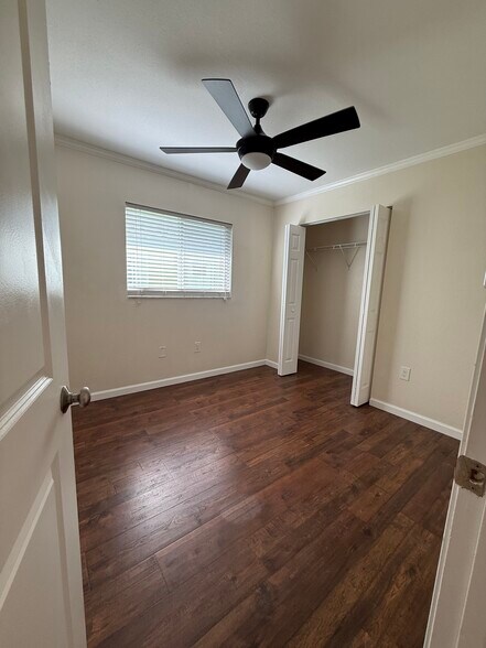 Building Photo - 107 58th St E