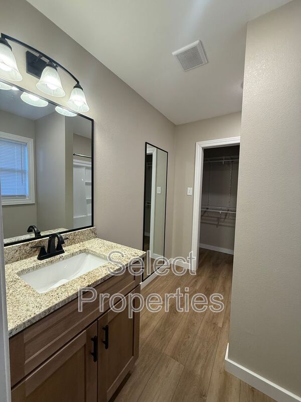 Building Photo - 2303 Circle