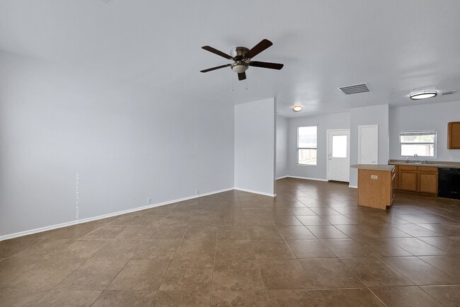 Building Photo - 6011 Midcrown Dr E