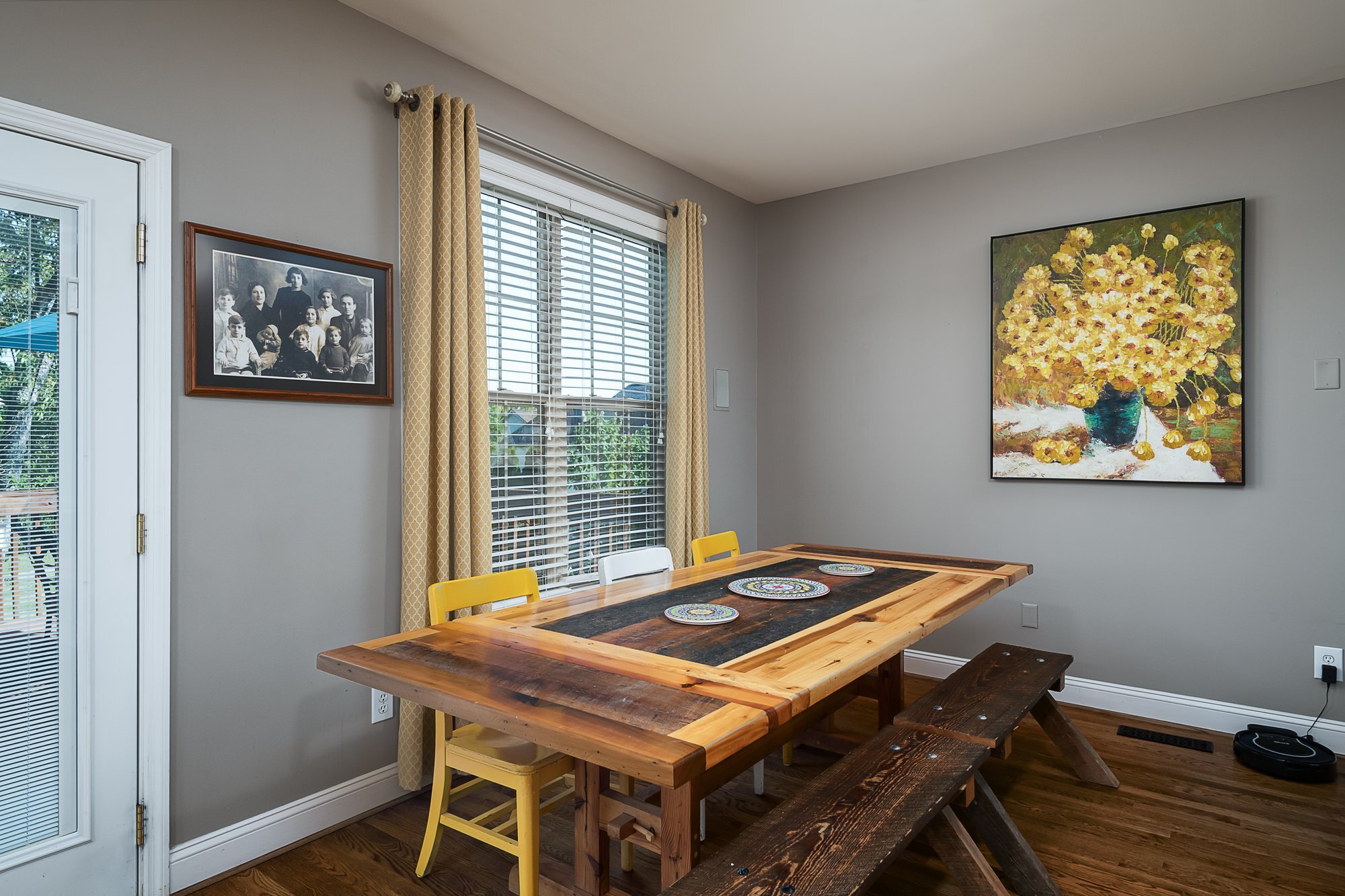 Dining area - 665 Winter Hill Ln