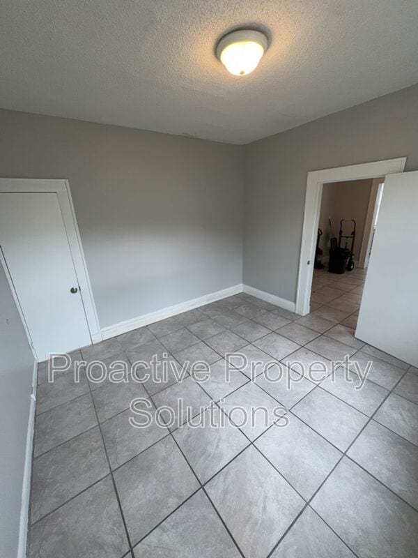 Building Photo - 534 Cherry St