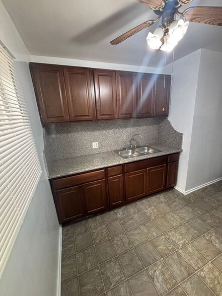 Building Photo - 924 N Ogden Dr