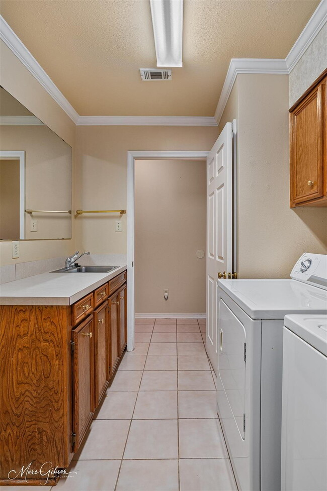 Building Photo - 517 Glenwood St