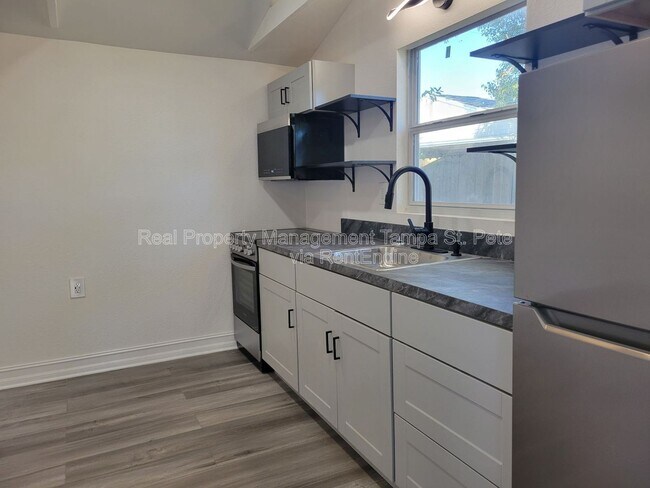 Building Photo - 5034 2nd Ave S