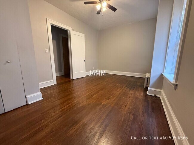 Building Photo - 2773 Hampshire-Unit 5