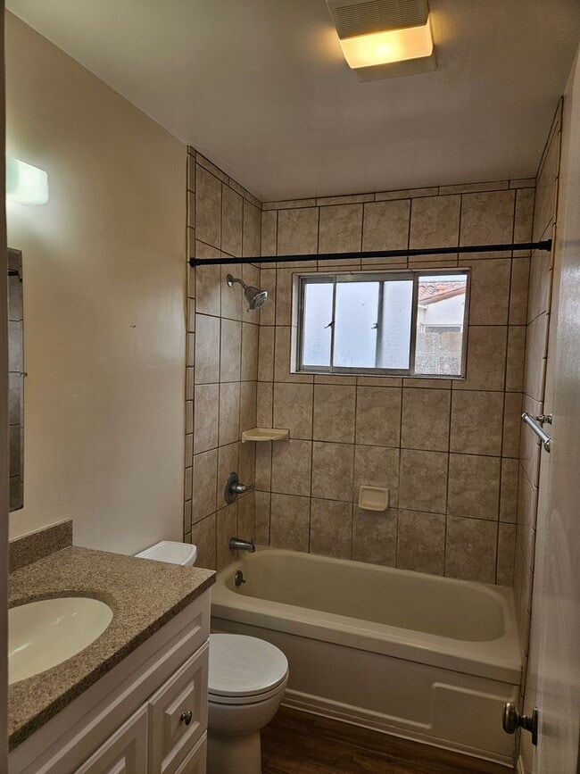 Building Photo - MOVE IN SPECIAL: Charming 2 Bedroom/1 Bath...