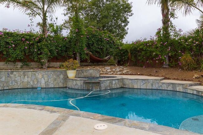 Building Photo - Lovely & Spacious Clairemont Home!  3BD/2BA w/ Pool & Hot Tub! Only - $5,495/mo