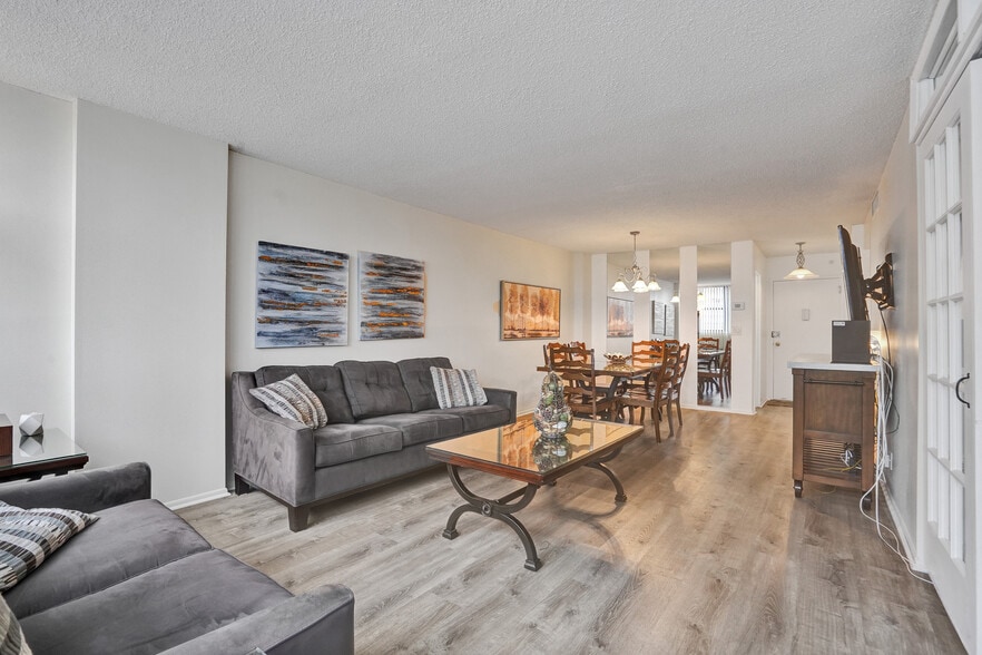 Building Photo - 2017 S Ocean Dr
