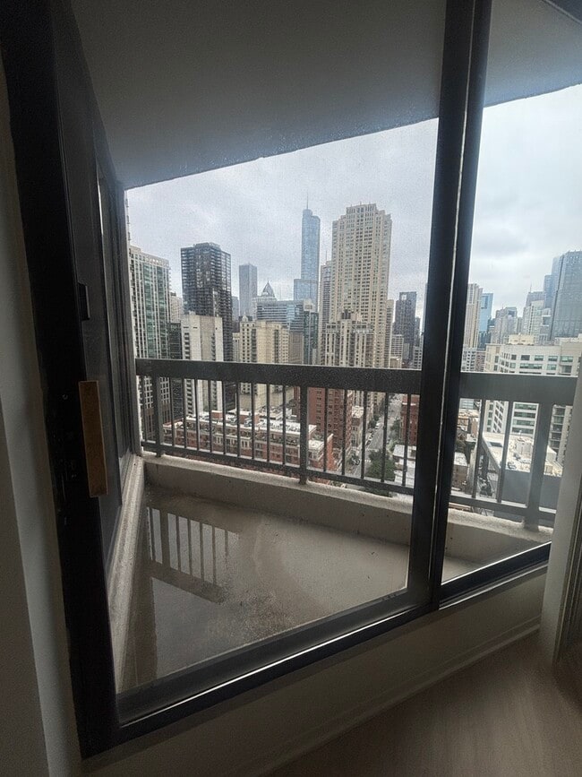 Building Photo - 745 N Dearborn St