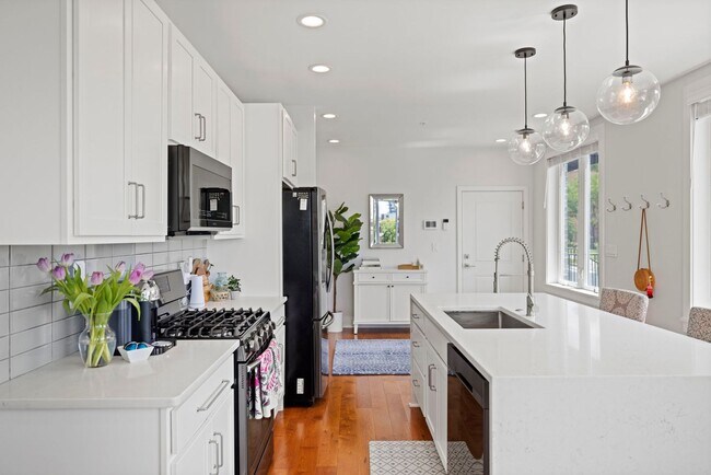 Building Photo - Totally Awesome in Trinidad! 3 bed + 2.5 BA on 2 levels