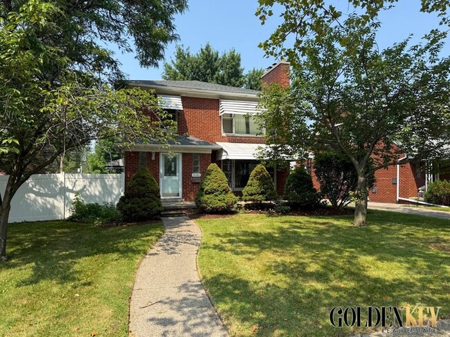 Building Photo - 2082 Vernier Rd