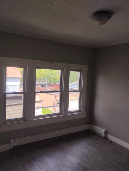 Building Photo - 320 Percy St