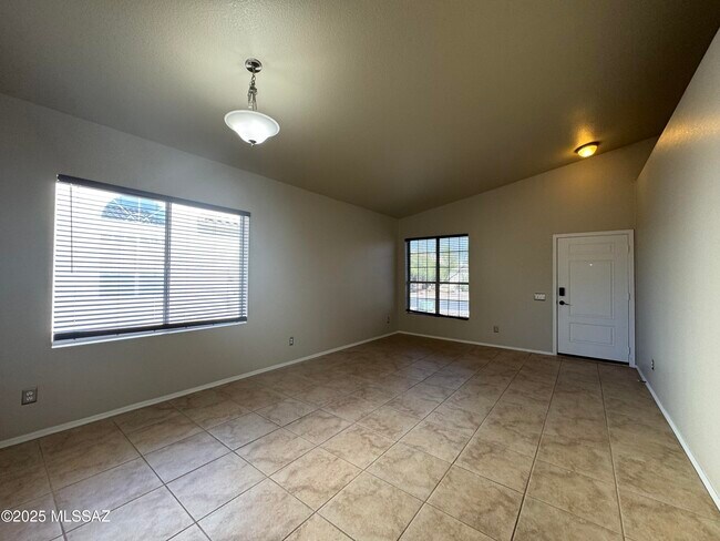 Building Photo - 9005 N Silver Moon Way