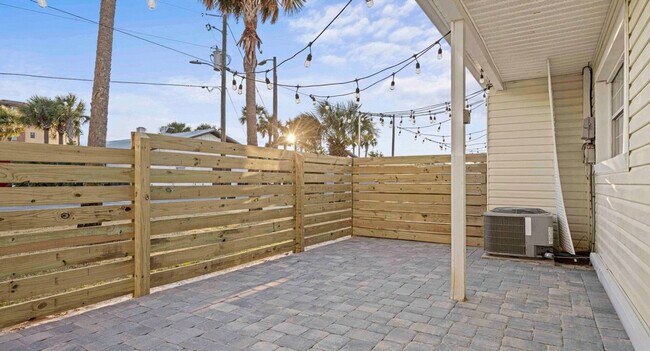 Building Photo - 209 Angelfish Ave.