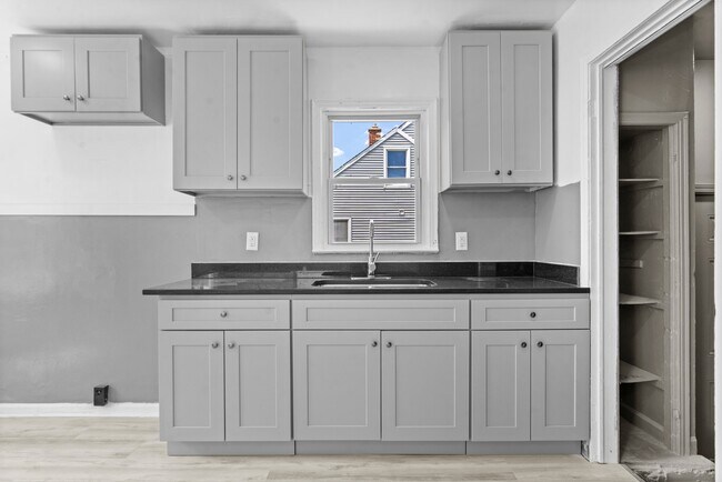Building Photo - 16039 Fairmount Dr