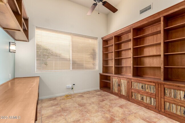 Building Photo - 11627 E Bella Vista Dr