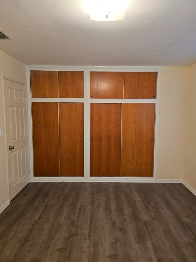 Building Photo - 336 Greenbriar Dr