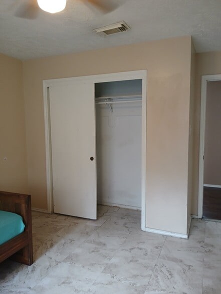 Building Photo - 2322 Shady Pine Dr