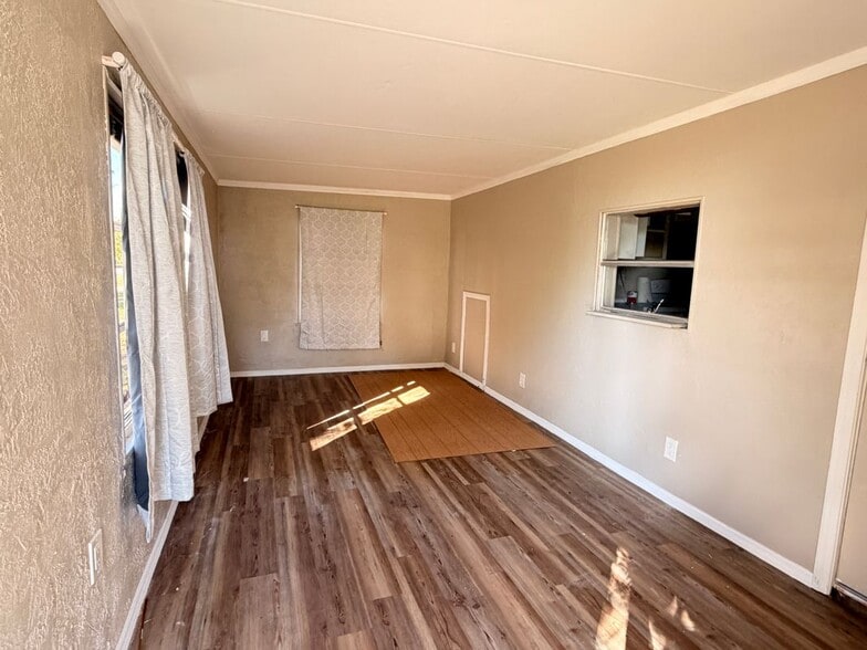 Building Photo - 2313 SE 30th St