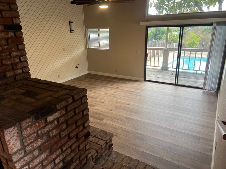 Building Photo - 8474 Golden Ridge Rd