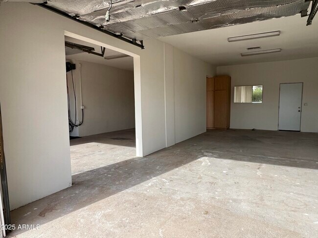Building Photo - 4847 E Calle de Las Estrellas Rd