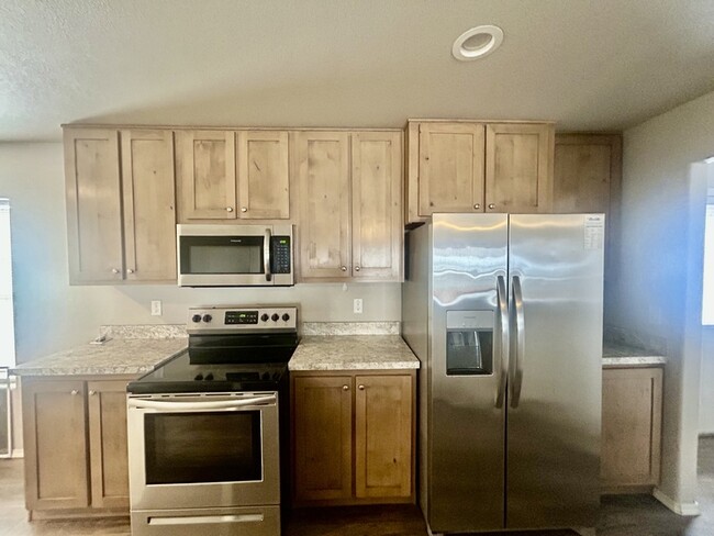 Building Photo - 8446 Sunrise Way