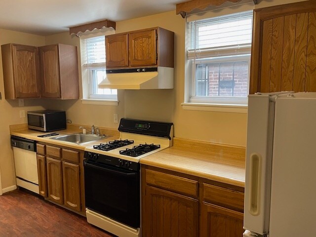 Kitchen View #1 - 3405 Toone St