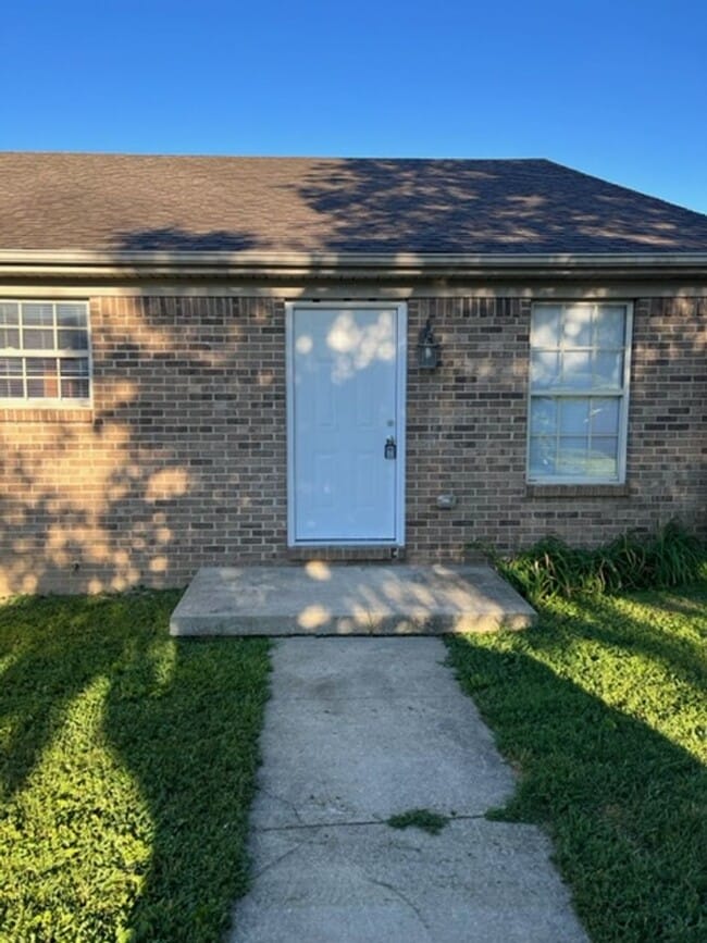 Building Photo - 3 Bedroom, 2 bathroom in Nicholasville!