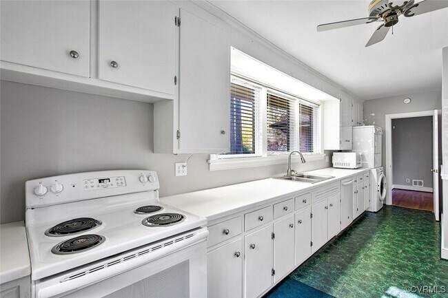 Building Photo - 509 Waveny Rd