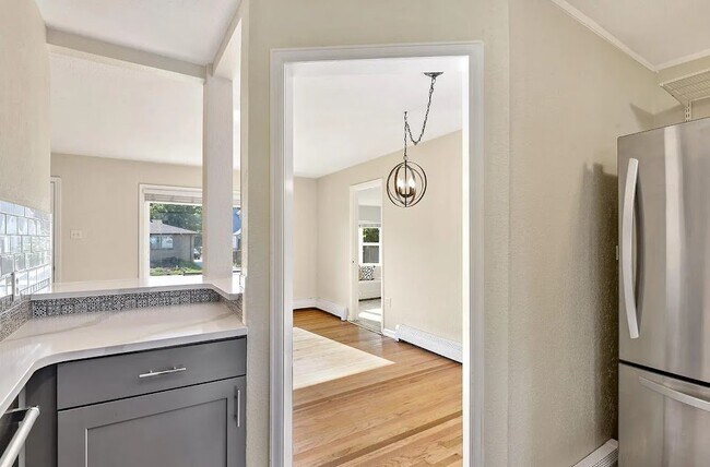 Building Photo - Remodeled Single Family with Yard and Huge...