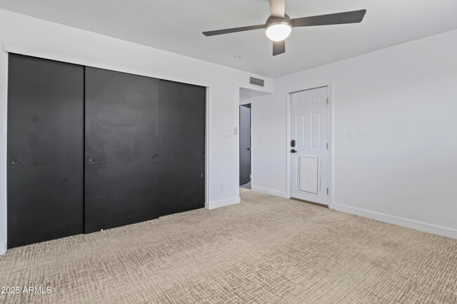 Building Photo - 2166 E Greenway Dr