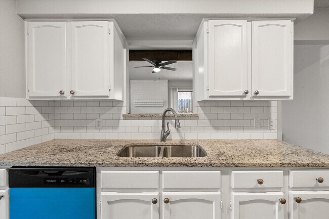 Building Photo - Affordable South Fort Worth Half Duplex