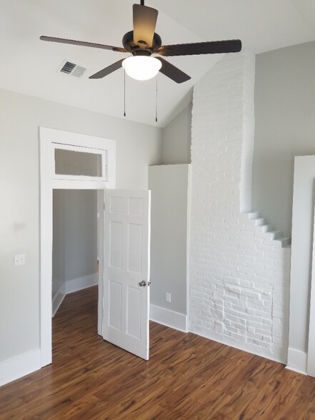 Building Photo - 307 W 41st St