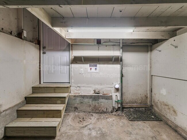 Building Photo - 3916 NW 24th St