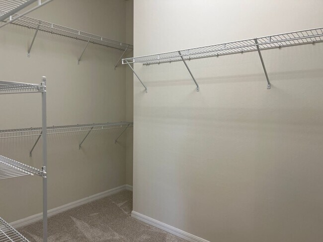 Building Photo - 2 bedroom, 2 bathroom attached villa home in Islandwalk!